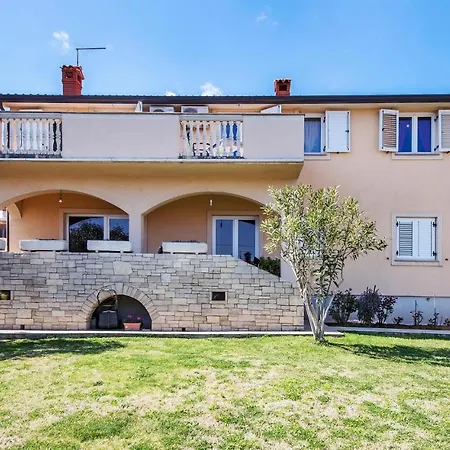 Awesome In With Wifi Apartment Pula