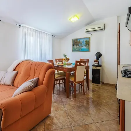 1 Bedroom Cozy In * פולה