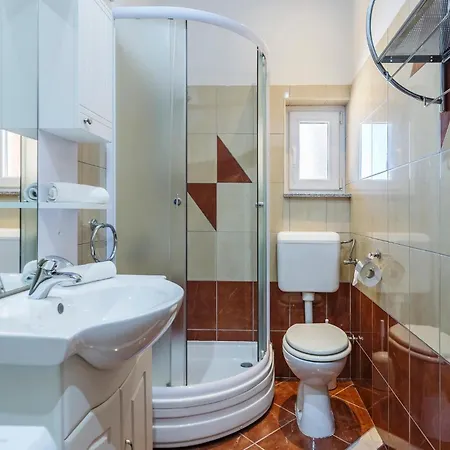 1 Bedroom Cozy In * פולה